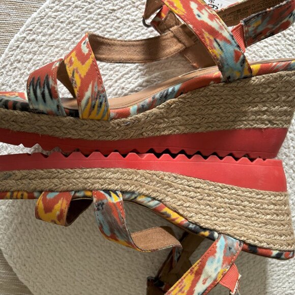 NWT Women's Tamaris Wedge Sandals.  Discount Shipping - Picture 3 of 7